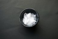 Kampfer</br> </br>
aromatisch, scharf, kühlend
30g im Glas
Art.Nr. 0010 </br>   
€ 6,50
