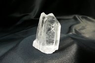 Bergkristall</br> </br> 
Höhe:  5,0cm</br> 
Art.Nr.00J100</br> </br> 
€   10,00
