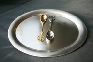 Löffel zum Portionieren </br>
L: 10cm
vernickelt/messing </br> 
Art.Nr.0021 </br>
€   4,60