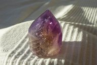 Amethyst - Spitze</br>  </br>  
H:4,0cm</br>  
Art.Nr.00AS02</br>  </br>  
€   23,00